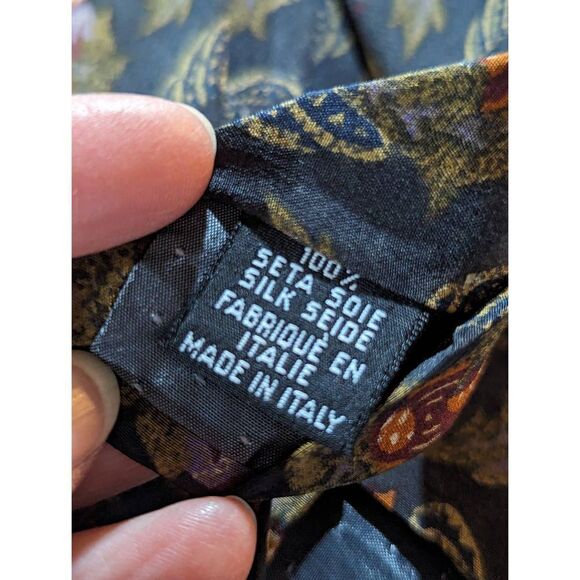 Ungaro Paris Men's Dark Gray Silk Cornucopia Print Necktie - Picture 4 of 5